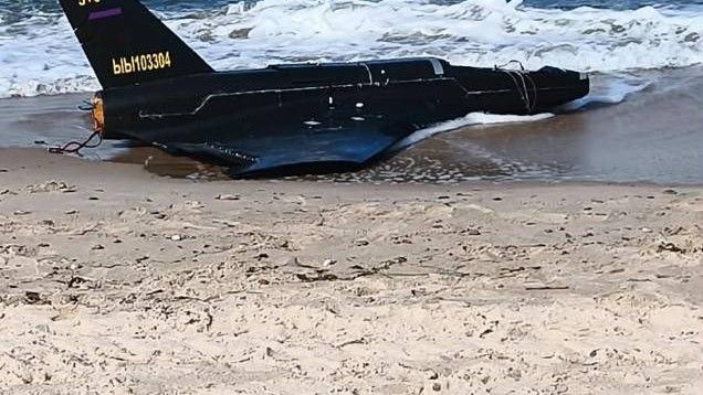 Rosyjski dron Gerbera 2 odkryty na plaży w Rusinowie k. Słupska.