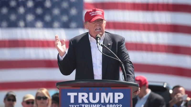 Donald Trump podczas przemówienia - zdjęcie poglądowe