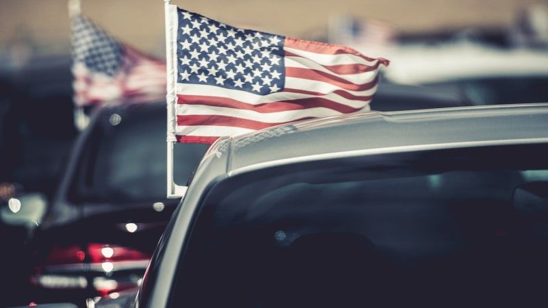 cars-display-american-flags-on-a-city-street-2026-03-20-03-30-17-utc