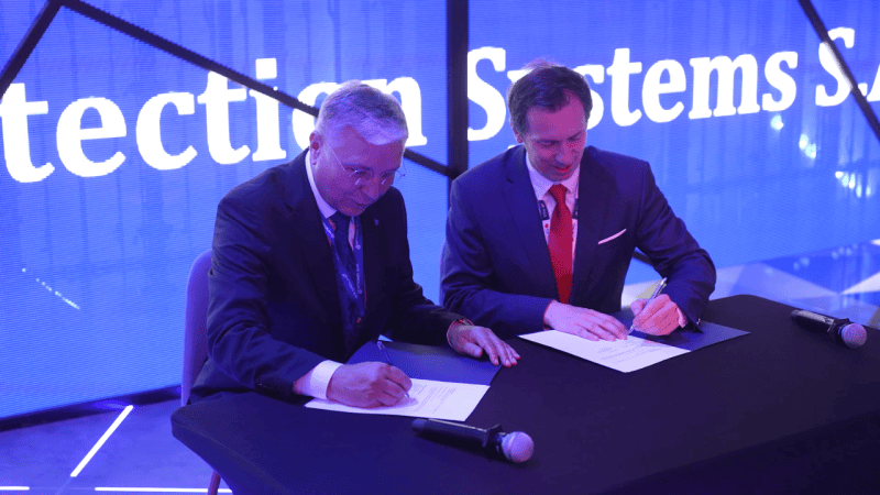 Podpisanie porozumienia o współpracy między Advanced Protection Systems a Grupą WB podczas XXXIV Międzynarodowego Salonu Przemysłu Obronnego w Kielcach.