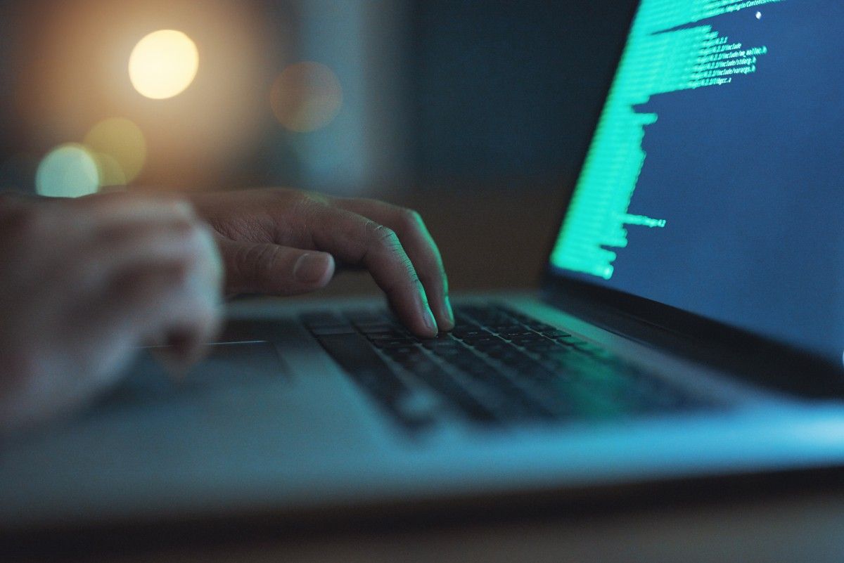 Wybory w Rosji pod presją cyberataków. CKW informuje o szokującej skali
