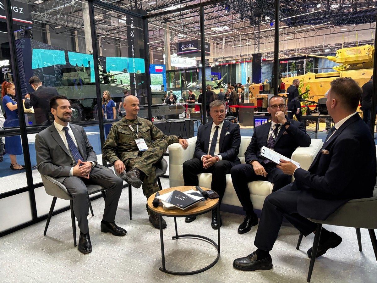 Debata o przyszłości PGZ na MSPO 2026: własne systemy satelitarne, spójna łączność i odejście od reaktywności