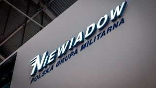 Główne stoisko spółki Niewiadów Polska Grupa Militarna podczas XXXIV Międzynarodowego Salonu Przemysłu Obronnego w Kielcach.