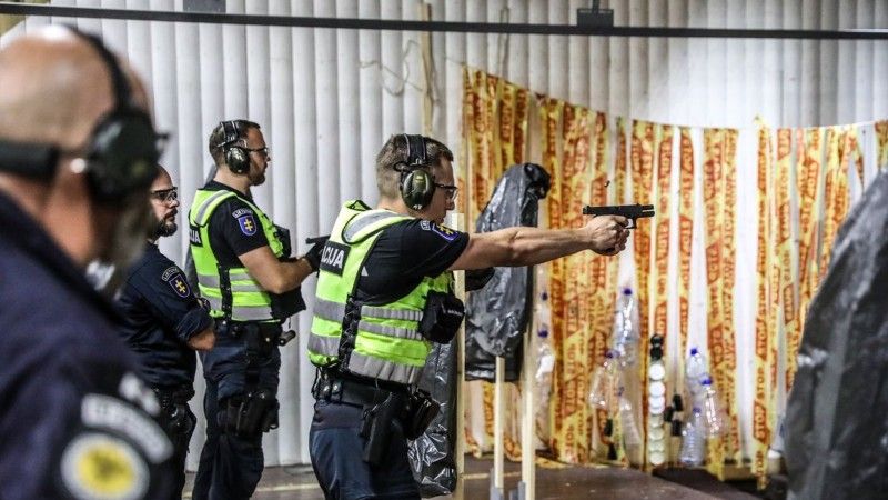 Litewscy policjanci na strzelnicy