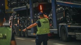 Policjant na przejściu granicznym