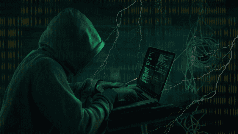 ShinyHunters przejęła darkwebową stronę gangu ransomware. Źródłem trwającego od roku sporu jest odkrycie podatności zeroday. Cyberprzestępcy z obu stron twierdzą, że byli pierwsi.