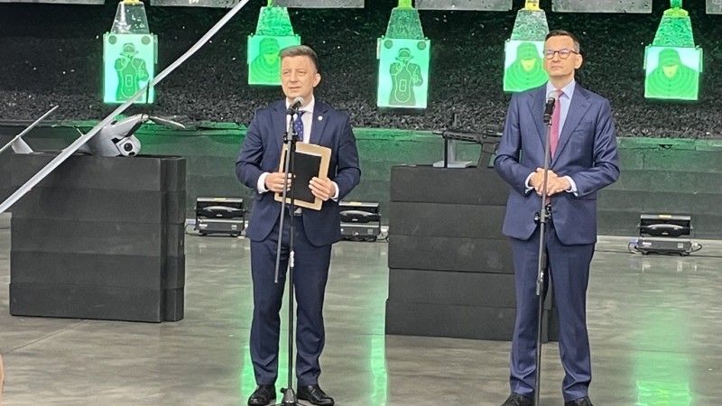 Dworczyk i Morawiecki na strzelnicy