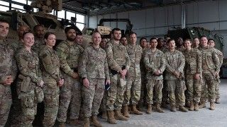 General Donahue visits US soldiers in Estonia.