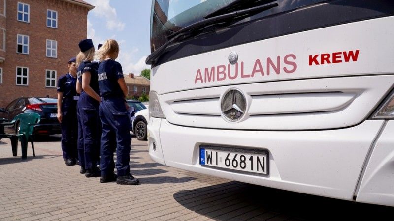 Policjanci w kolejce do oddania krwi