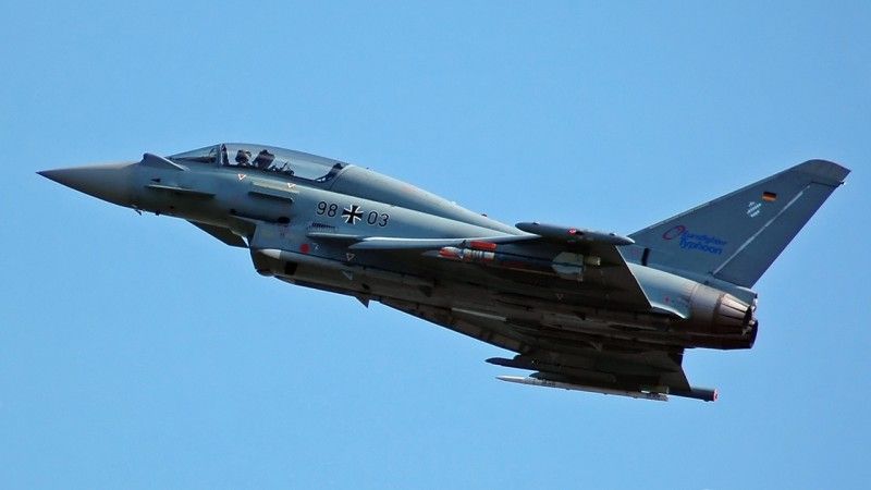 Niemiecki Eurofighter w powietrzu - zdjęcie poglądowe
