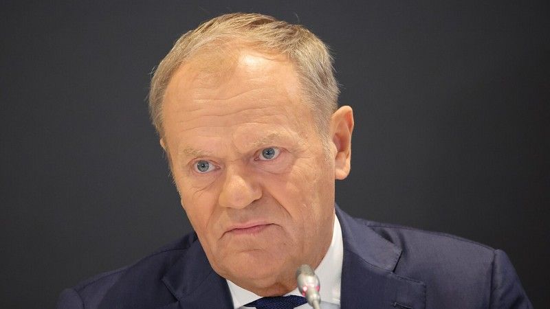 Donald Tusk w zamyśleniu - zdjęcie poglądowe