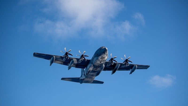 Lockheed Martin HC-130J Combat King II w locie - zdjęcie poglądowe
