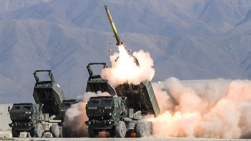 pocisk GMLRS odpalany z wyrzutni systemu HIMARS