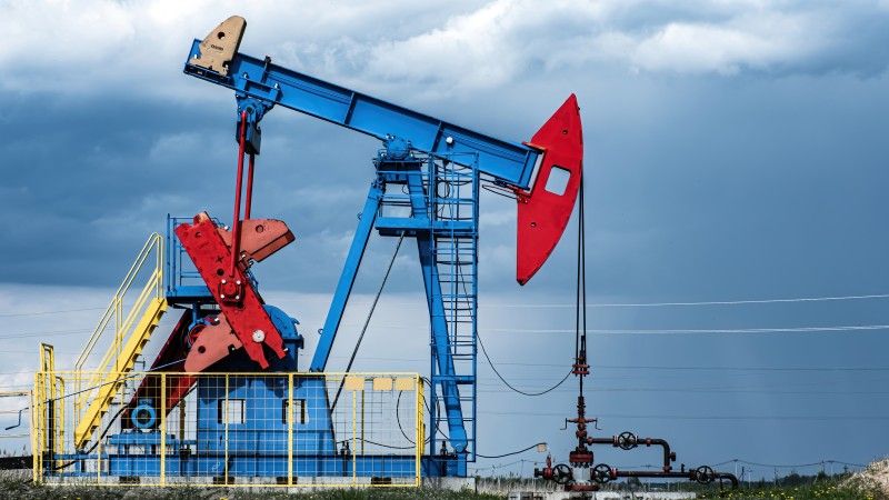 oil-well-pumping-unit-against-cloudy-sky-2026-09-23-23-02-59-utc