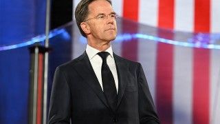 Mark Rutte podczas przemówienia - zdjęcie poglądowe