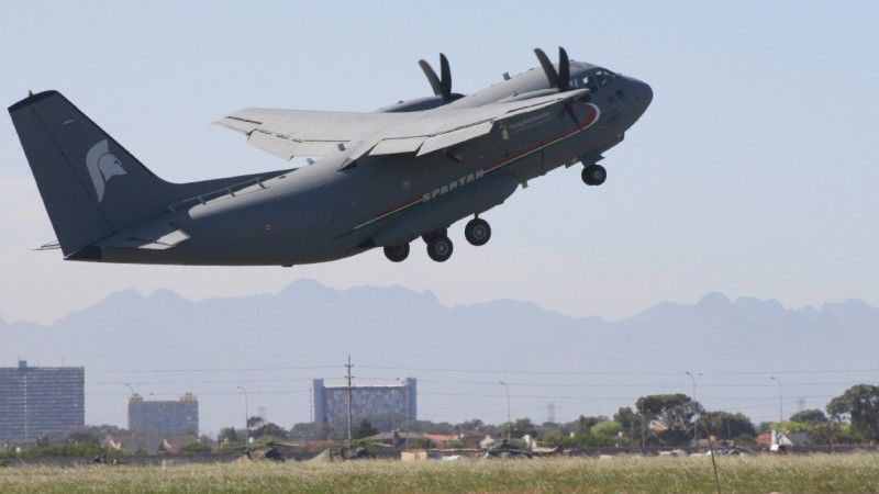 Alenia C-27J Spartan wznosi się - zdjęcie poglądowe