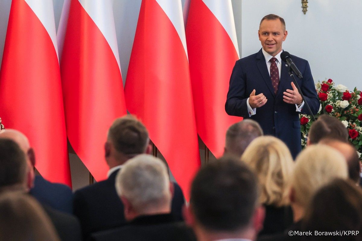 Prezydent podpisał ustawę, ale kieruje ją do TK. Dwa plany na tańsze paliwa pod lupą ekspertów