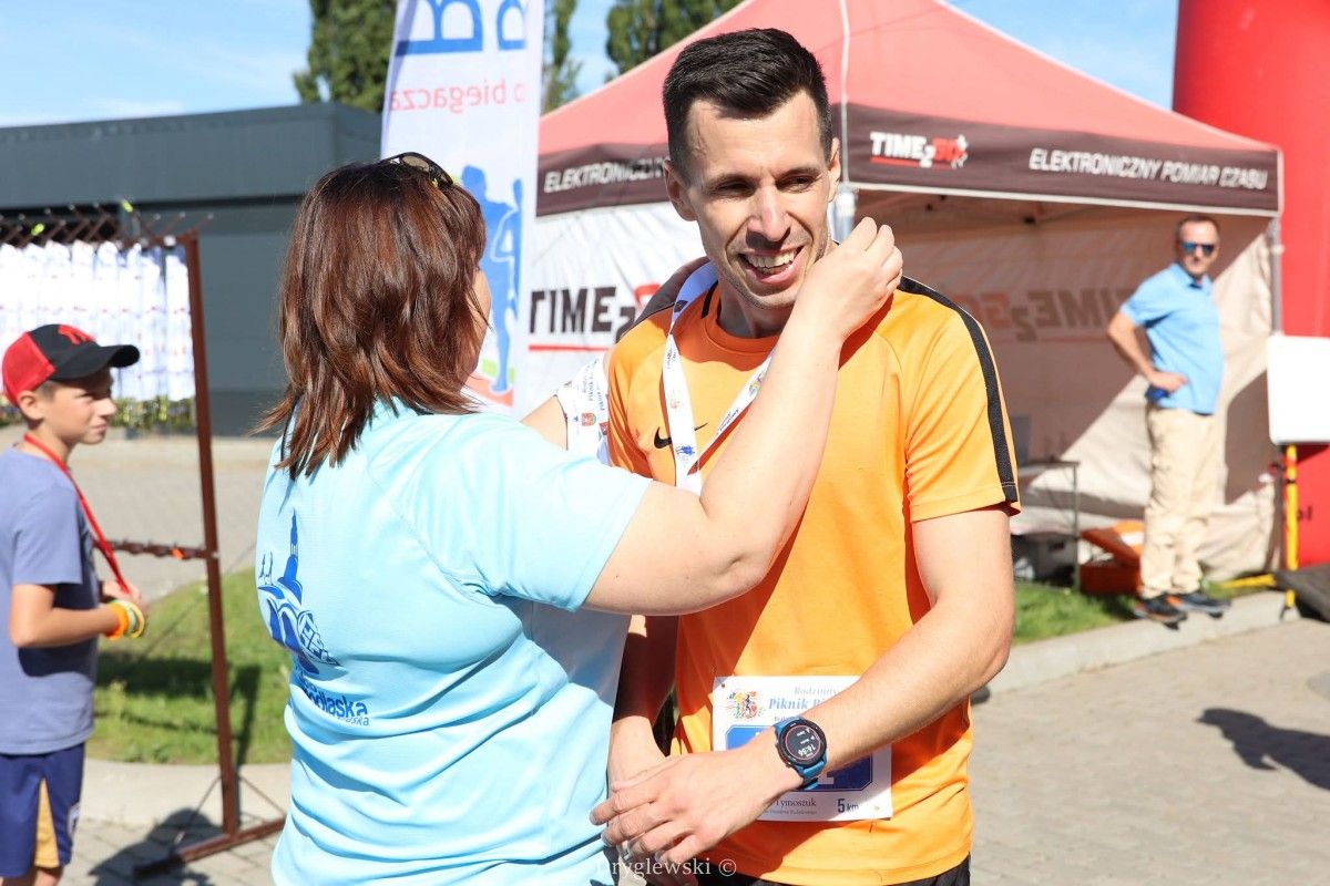 Finansista w mundurze z biegową pasją. Funkcjonariusz SW z serią sukcesów