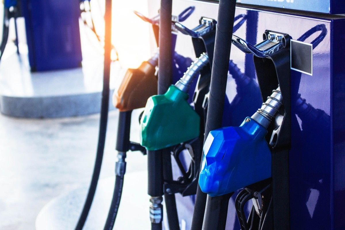 Maksymalne ceny paliw na weekend i poniedziałek. Benzyna 95 do 6,73 zł, diesel do 7,88 zł