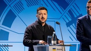 Wołodymyr Zełenski podczas przemówienia - zdjęcie poglądowe