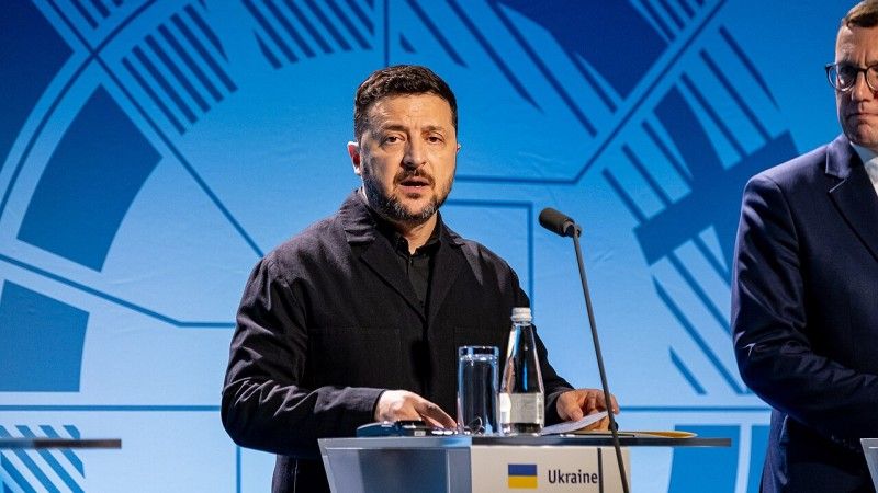 Wołodymyr Zełenski podczas przemówienia - zdjęcie poglądowe