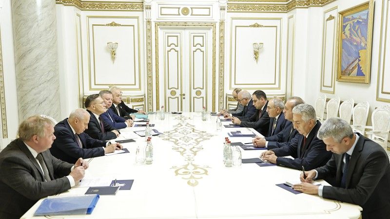 Spotkanie premiera Armenii z przedstawicielami Rosatomu.