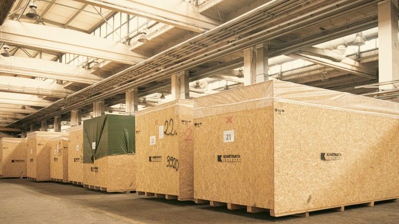 Linie produkcyjne do elaboracji amunicji 155mm jeszcze w kontenerach transportowych