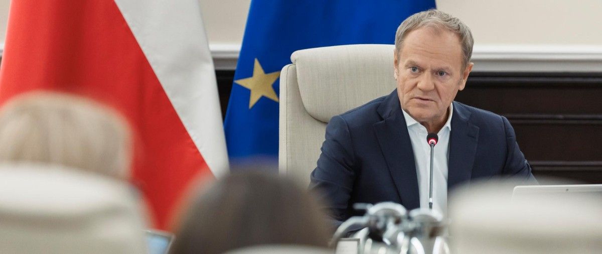Premier pilnie zwołał ministrów po ostatnich atakach w szkołach