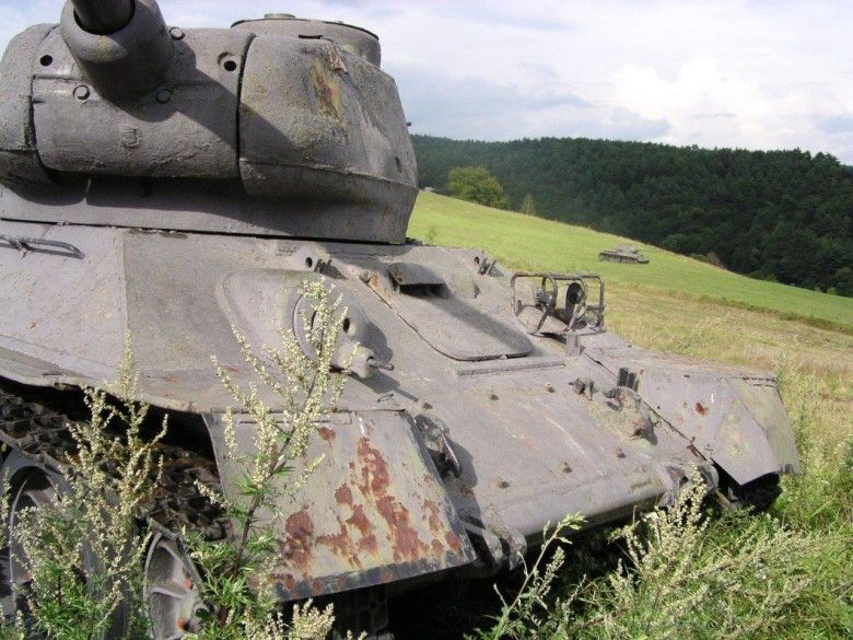 Dolina Śmierci (Udolie Smrti) to rozległy skansen sprzętu pancernego, zaaranżowany na miejscu krwawej bitwy pancernej, jaka rozegrała się 11-14 września 1944 roku.