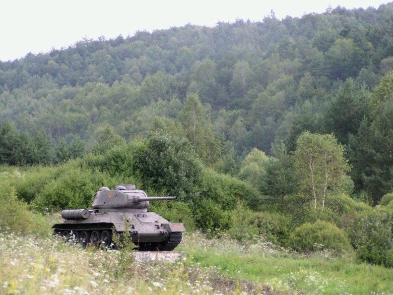 Dolina Śmierci (Udolie Smrti) to rozległy skansen sprzętu pancernego, zaaranżowany na miejscu krwawej bitwy pancernej, jaka rozegrała się 11-14 września 1944 roku.
