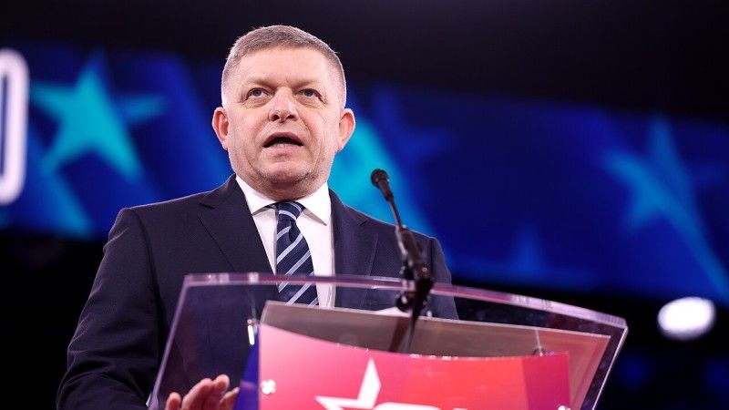 Robert Fico przemawia - zdjęcie poglądowe