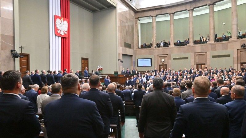 Sejm uczcił chwilą ciszy pamięć tragicznie zmarłej pracownicy szkoły w Leszczydole-Nowinach.