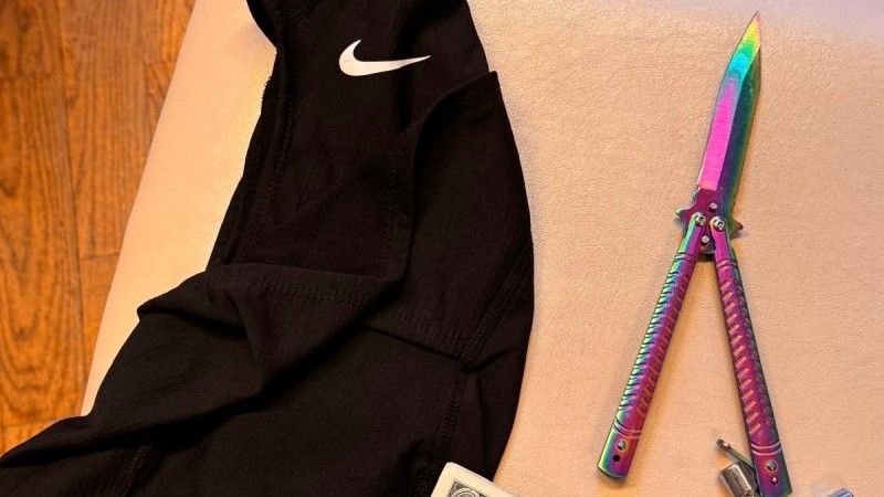Nastolatek przyniósł do placówki oświatowej nóż typu balisong.