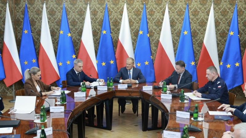 Odprawa premiera z ministrami i szefami służb