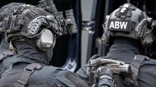 funkcjonariusze Agencji Bezpieczeństwa Wewnętrznego (ABW)