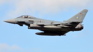 Niemiecki Eurofighter Typhoon w locie - zdjęcie poglądowe