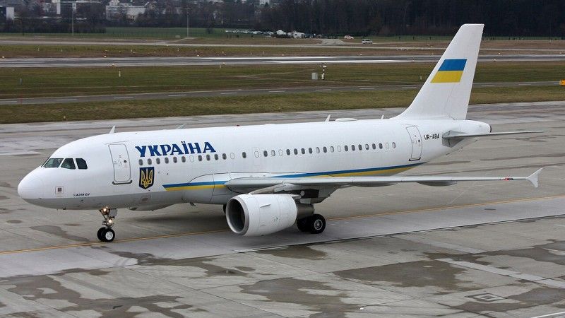 Ukraiński Airbus A319-115 ACJ na płycie lotniska - zdjęcie poglądowe