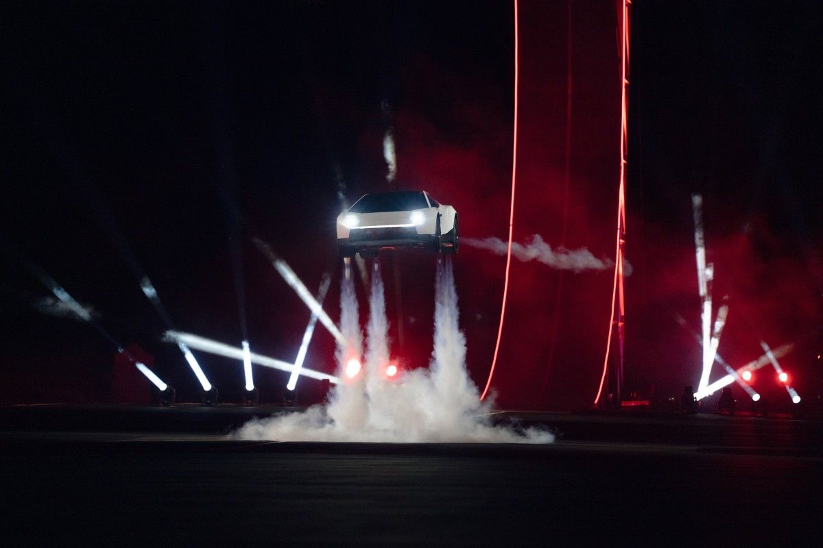 Czy nowa Tesla będzie latać?
