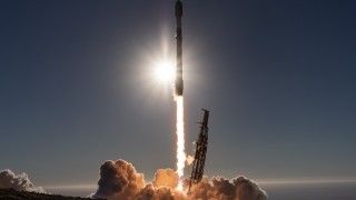SpaceX, Falcon 9, satelity, rakiety, Starshield, Elon Musk, kosmos, technologia, Ukraina