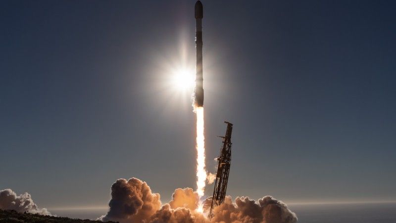 SpaceX, Falcon 9, satelity, rakiety, Starshield, Elon Musk, kosmos, technologia, Ukraina