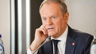 Donald Tusk w zamyśleniu - zdjęcie poglądowe