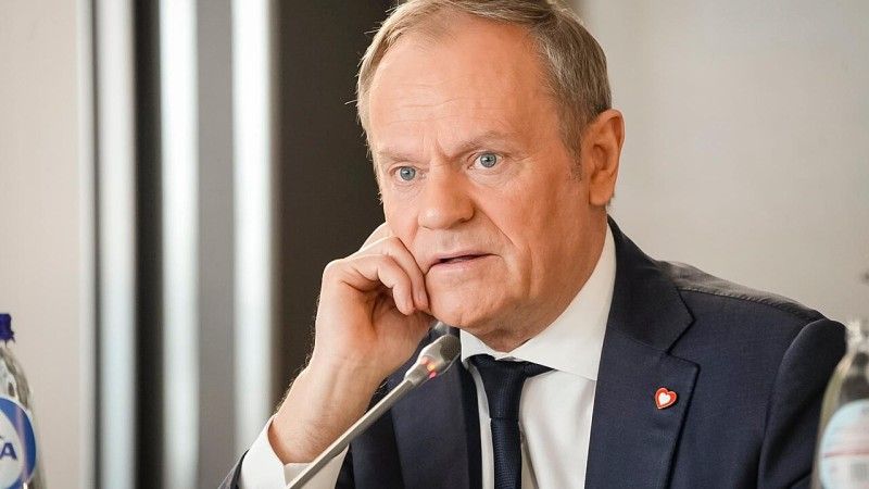 Donald Tusk w zamyśleniu - zdjęcie poglądowe