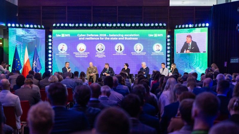 Uczestnicy panelu dyskusyjnego poświęconego cyberodporności państwa i biznesu podczas konferencji Cyber24 DAYS 2026.