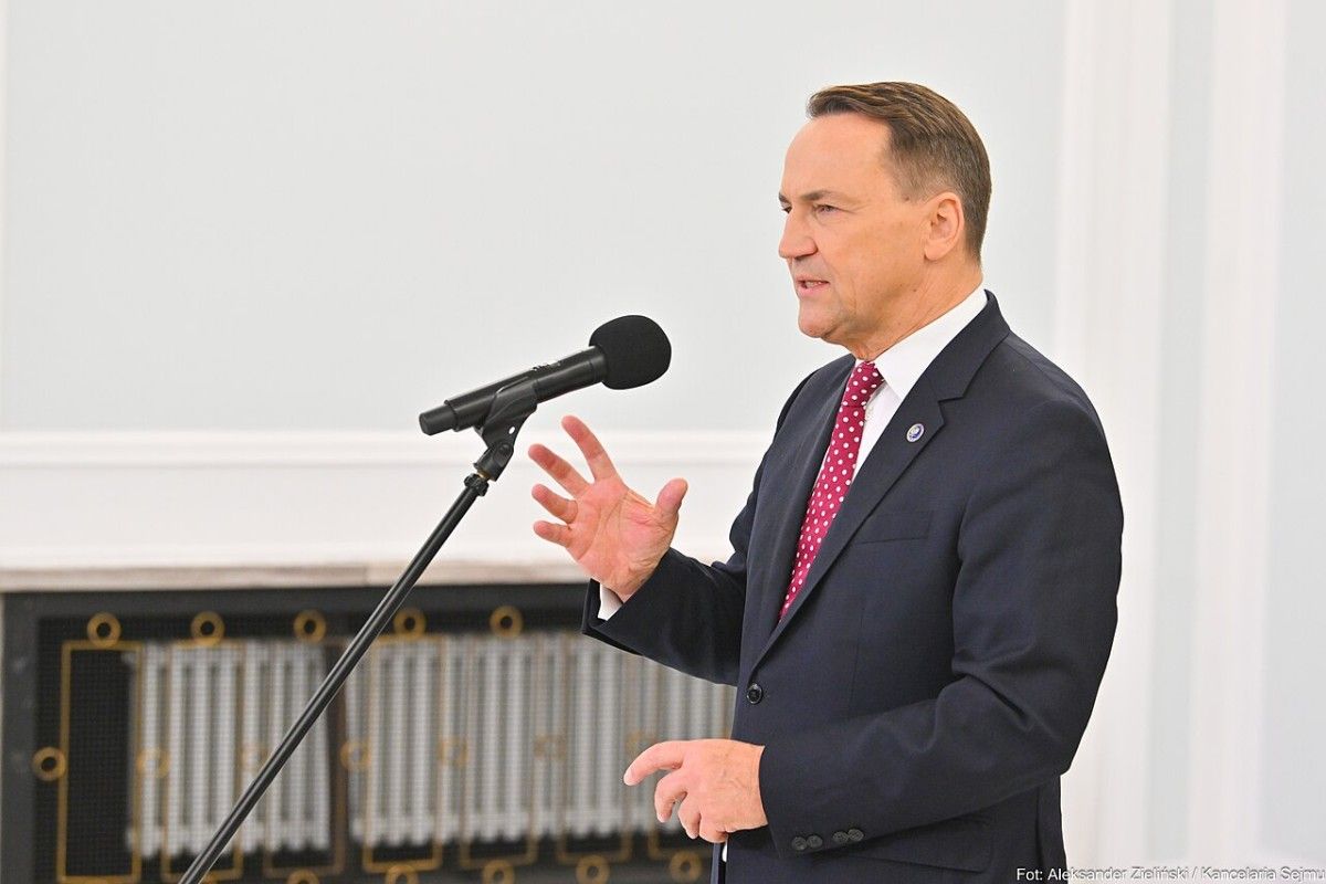 Chciał roku UPA, do Polski nie wjedzie. Sikorski podpisał wniosek
