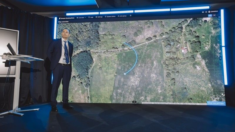 Prezentacja systemu przeznaczonego do wykrywania i śledzenia dronów.