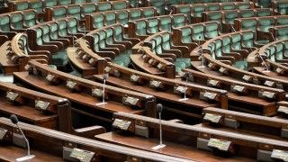 Sejm przyjął dziewięć z dziesięciu poprawek Senatu do ustawy wdrażającej Akt o usługach cyfrowych w zakresie blokowania treści. Ustawa trafi teraz na biurko prezydenta.