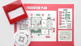 Nowe procedury alarmowe w szkołach wywołały falę dezinformacji i obaw o bezpieczeństwo dzieci