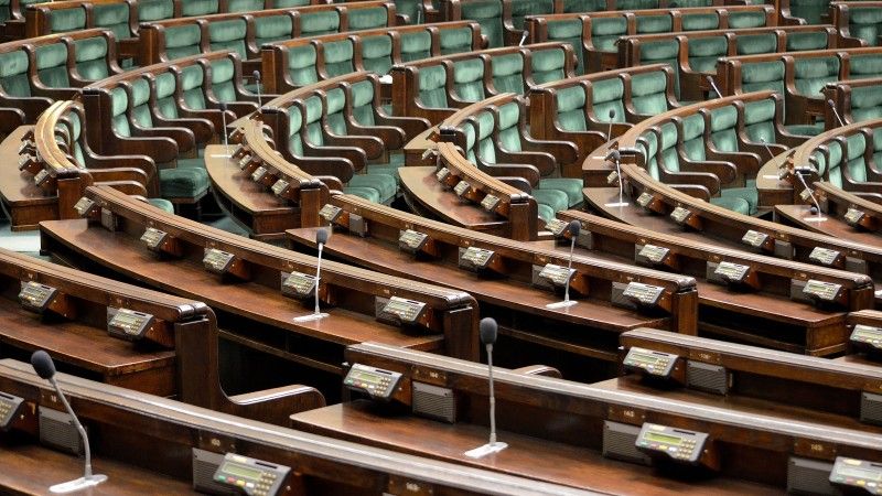 Sejm przyjął dziewięć z dziesięciu poprawek Senatu do ustawy wdrażającej Akt o usługach cyfrowych w zakresie blokowania treści. Ustawa trafi teraz na biurko prezydenta.