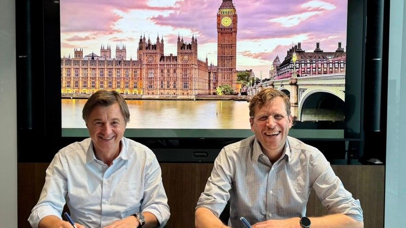 Prezes SGE Rafał Kasprów i prezes Origin Nuclear Jos Diening.