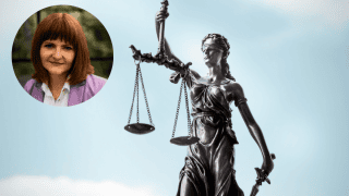 Symbol sprawiedliwości. W kole prof. Agnieszka Gryszczyńska, do niedawna prokurator Prokuratury Krajowej.